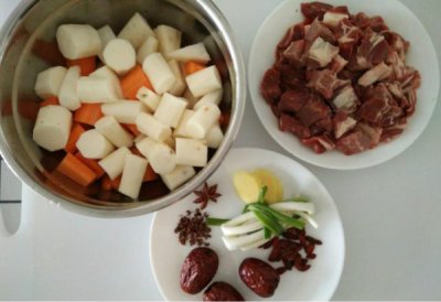 ​家常牛肉火锅的做法及配料，新鲜牛肉怎么做清汤火锅
