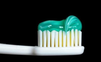 ​牙膏的另类用法：使家具颜色还原如新