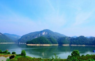 ​桂林阳朔神奇消逝的湖，犀牛湖一晚上消逝_水底有暗河