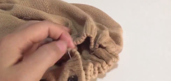 衣服领口变形怎么恢复,圆领领口变形恢复妙招图11