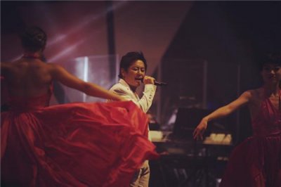 ​如果我老了你还会不会爱我王杰，如果我老了你还爱不爱我