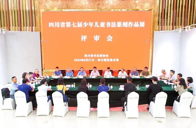 小学生书法作品比赛哪些比较适合(少儿书法展评审观察)(2)