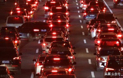 ​高速公路外应急车道行驶扣几分（高速违规走应急车道的应扣12分罚3万）