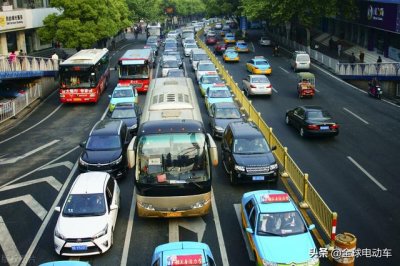 ​机动车什么时候更换最新车牌（4月1日起机动车实施）