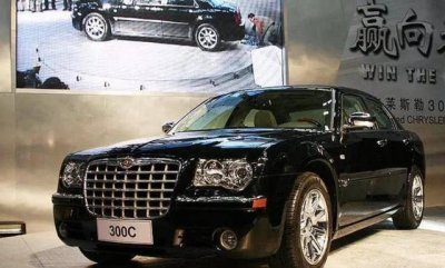 ​最新款克莱斯勒300c评测试驾（30万想拥有V6发动机的车型）