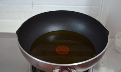 糖醋里脊的详细做法,糖醋里脊的做法图6