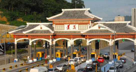 元旦期间高速不免费,上高速路时收费下高速时免费怎么收费呢?图1