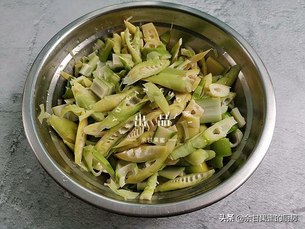嫩竹笋的正确焯水方法（如何让竹笋脆爽甘甜）(6)
