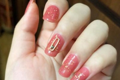 ​指甲油弄衣服上怎样洗?怎样样荡涤清洁衣服上的指甲油