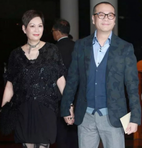 ​欧阳震华个人资料（欧阳震华：2段婚姻，35岁娶赌王孙女，结婚25年至今不生孩