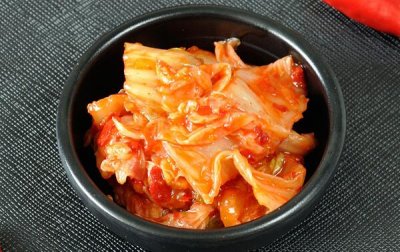 ​辣白菜能干什么菜，炒粉条、下稀饭、辣白菜豆腐汤