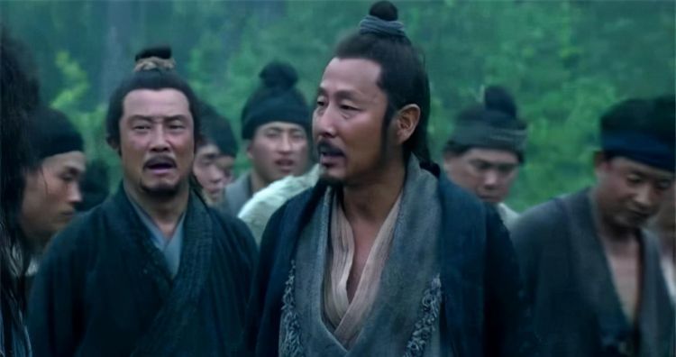 萧何家吹鼓手那段,刘邦明明知道是卢绾私拿了二钱,卢绾也承认了!为什么还跟卢绾说:今后有人问起,就说