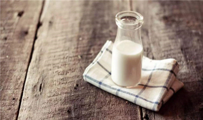 ​牛奶当水喝2年的妨害 大概会积聚再胃里让人变肥