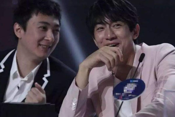 林更新王丽坤公开恋情 不管怎么被爆料就是不承认
