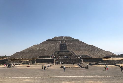 太阳金字塔和月亮金字塔的区别