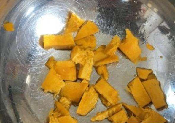 贝贝小南瓜的做法,贝贝小南瓜的做法蒸多久图6