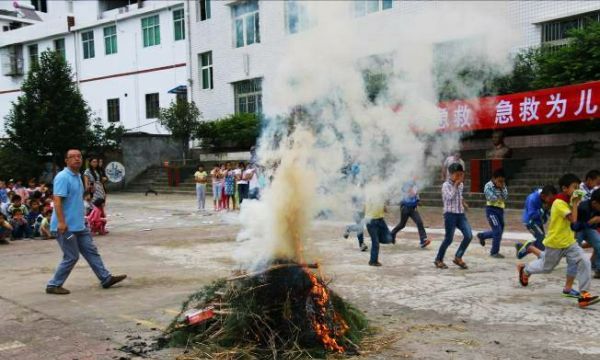 使用灭火器灭火的最佳位置是,灭火器进行灭火的最佳位置是什么图6