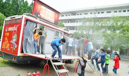 使用灭火器灭火的最佳位置是,灭火器进行灭火的最佳位置是什么图9