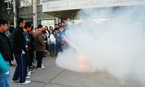 使用灭火器灭火的最佳位置是,灭火器进行灭火的最佳位置是什么图8