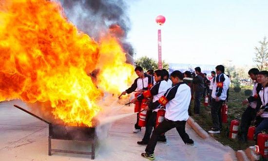 使用灭火器灭火的最佳位置是,灭火器进行灭火的最佳位置是什么图4