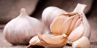 ​4种排除鬼上身最狠的措施，大蒜和酒最佳用_轻快处理鬼附身