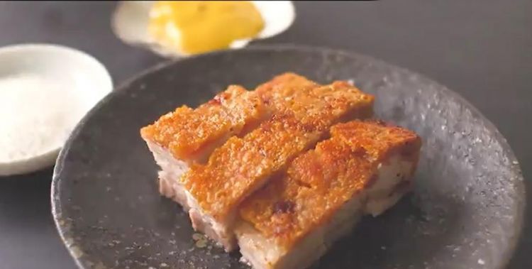 脆皮烧肉该如何重新加热,脆皮烤肉怎么加热不会回皮