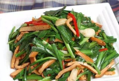 ​韭菜炒豆腐干热量,韭菜炒豆腐干热量减肥期可以吃吗