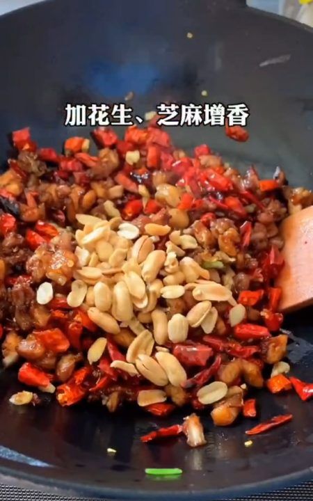 辣子鸡丁的正宗做法窍门,辣子鸡丁的家常做法最正宗的做法窍门图4