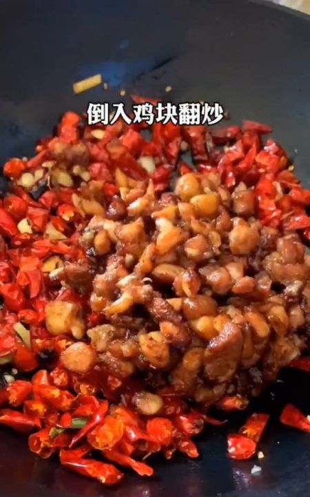 辣子鸡丁的正宗做法窍门,辣子鸡丁的家常做法最正宗的做法窍门图3