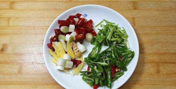 鸡杂怎么炒又嫩又好吃,川菜鸡杂怎么炒又嫩又好吃视频图10