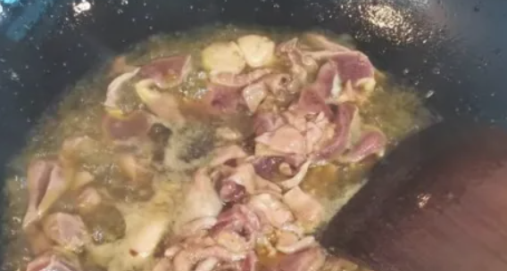 鸡杂怎么炒又嫩又好吃,川菜鸡杂怎么炒又嫩又好吃视频图4