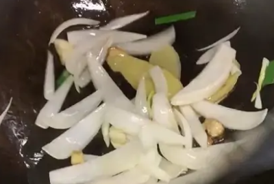 鸡杂怎么炒又嫩又好吃,川菜鸡杂怎么炒又嫩又好吃视频图22