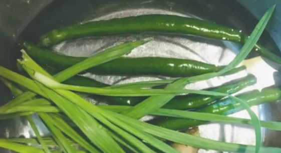 鸡杂怎么炒又嫩又好吃,川菜鸡杂怎么炒又嫩又好吃视频图2