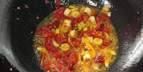 鸡杂怎么炒又嫩又好吃,川菜鸡杂怎么炒又嫩又好吃视频图12