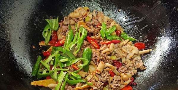 鸡杂怎么炒又嫩又好吃,川菜鸡杂怎么炒又嫩又好吃视频图14