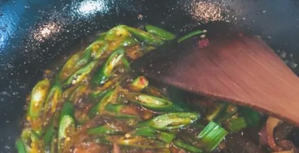 鸡杂怎么炒又嫩又好吃,川菜鸡杂怎么炒又嫩又好吃视频图5