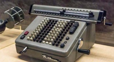 ​第一台电子计算机叫什么，1946年第一台电子计算机叫什么？