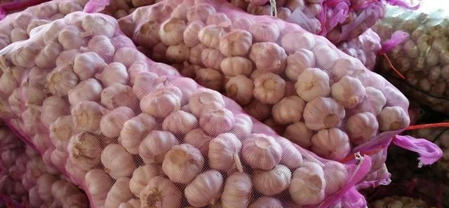 糖醋蒜为什么冒气泡，用水封口玻璃罐腌制糖蒜两天了，现在糖蒜出现冒气泡现象，这是什么原因？图4