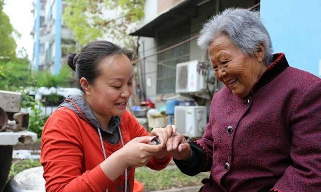 对妈妈说的话简短温暖,形容“妈妈和女儿在一起”的温情话有哪些?图3