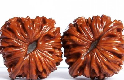 文玩核桃底部能抠掉,文玩核桃下面的小洞咋处理的图1