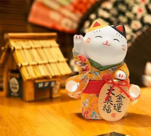 招财猫左手招什么右手招什么意思