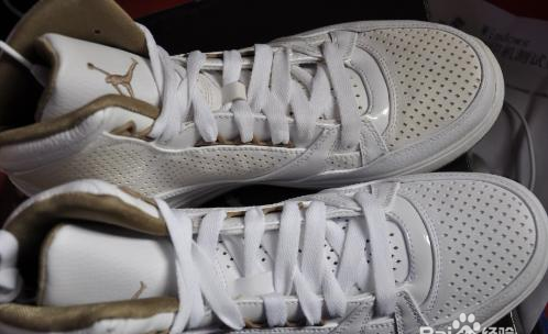 白色的网面鞋油渍怎么清洗干净