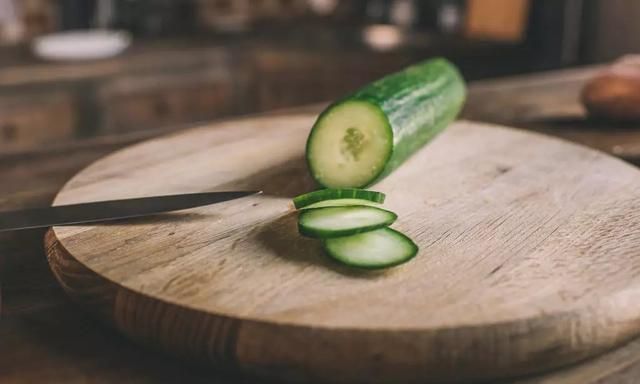 吃黄瓜有什么作用吗,请问吃黄瓜对身体有什么好处,我准备每天晚上吃黄瓜?图4