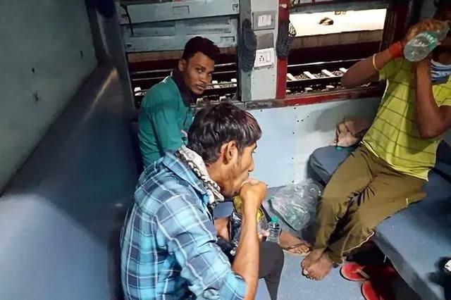 火神山医院用了多少天时间建成并验收，一方有难八方支援在武汉保卫工作湖北省用十多天的时间先后建立了什么？图6