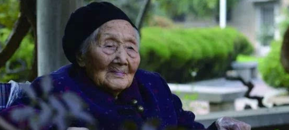 100岁老人叫什么,00以上的年龄老人雅称叫什么图6