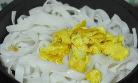 炒河粉怎么炒好吃,炒河粉的做法图11