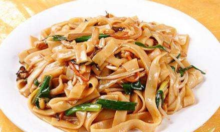 炒河粉怎么炒好吃,炒河粉的做法图2