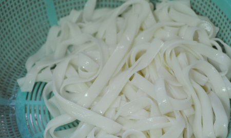 炒河粉怎么炒好吃,炒河粉的做法图5