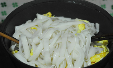 炒河粉怎么炒好吃,炒河粉的做法图12