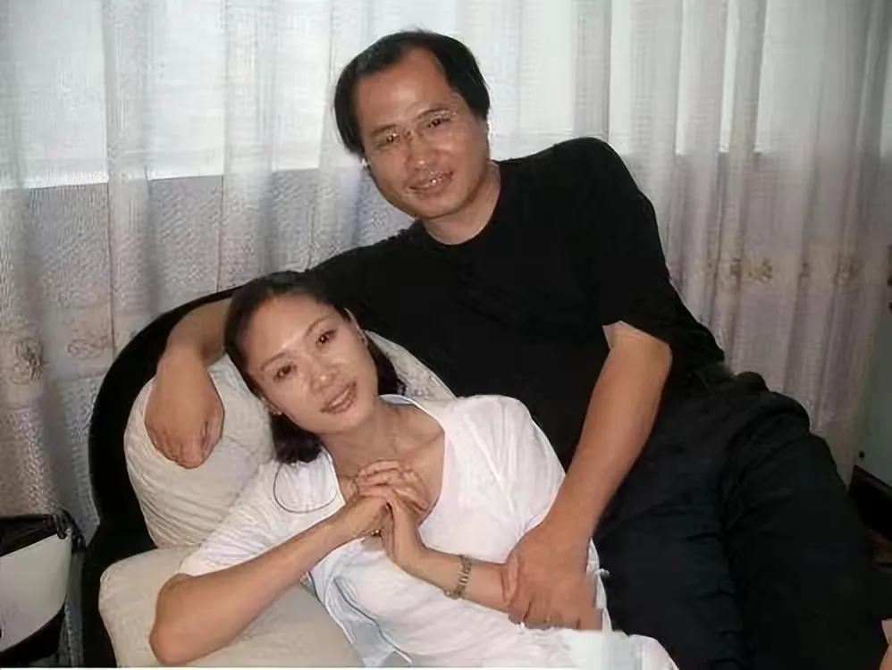 于文华个人资料简介（于文华：二婚老公很优秀，却不愿提及；没给他生孩子，却毫无遗憾）